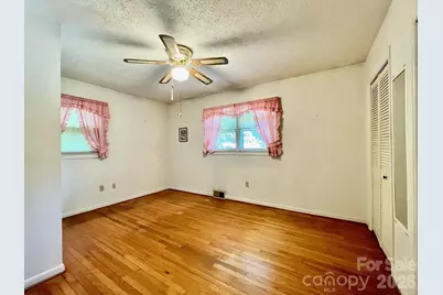 213 N Park Lane, Black Mountain, NC 28711 - Photo 12