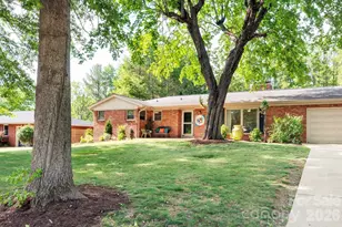 25 Bevlyn Dr, Asheville, NC 28803 - Photo 2