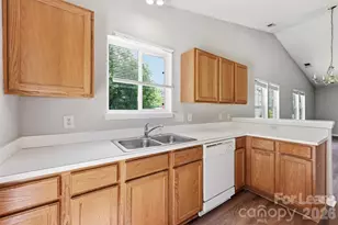 2872 Oasis Ln, Charlotte, NC 28214 - Photo 4