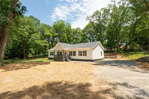 102 E Wilkins St, Dallas, NC 28034 - Photo 2