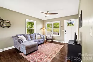708 Prince Dr, Hendersonville, NC 28791 - Photo 2