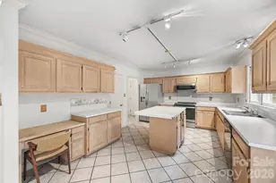 7411 Leharne Dr, Charlotte, NC 28270 - Photo 10