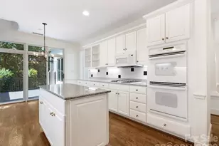 8952 Challis Hill Ln, Charlotte, NC 28226 - Photo 12