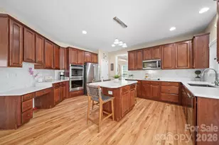10731 Persimmon Creek Dr, Mint Hill, NC 28227 - Photo 4