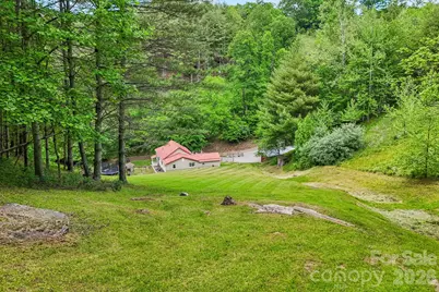 302 Battle Creek Drive, Green Mountain, NC 28740 - Photo 46