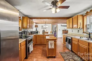 302 Battle Creek Dr, Green Mountain, NC 28740 - Photo 16