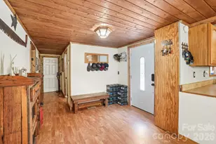 302 Battle Creek Dr, Green Mountain, NC 28740 - Photo 8