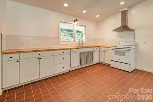 146 Churchill Downs Dr, Fairview, NC 28730 - Photo 8