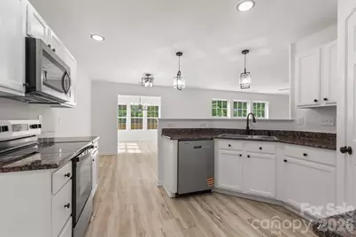 8723 Buttonwood Court, Charlotte, NC 28215 - Photo 6