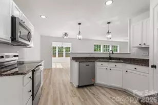 8723 Buttonwood Ct, Charlotte, NC 28215 - Photo 6