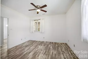 19980 Oak Leaf Cir, Cornelius, NC 28031 - Photo 10