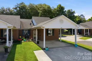 19980 Oak Leaf Cir, Cornelius, NC 28031 - Photo 2
