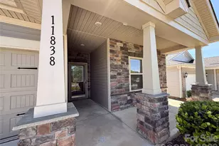 11838 Red Leaf Dr, Charlotte, NC 28215 - Photo 2