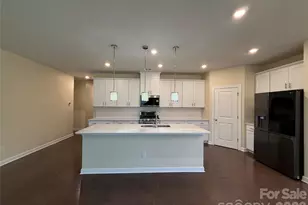 11838 Red Leaf Dr, Charlotte, NC 28215 - Photo 4