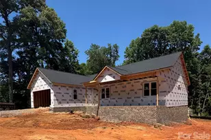 1895 Knolls Dr, Newton, NC 28658 - Photo 2