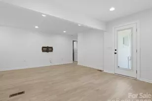 3633 Rosehaven Dr, Charlotte, NC 28205 - Photo 16