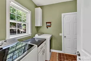 620 Meadow Lake Dr, Matthews, NC 28105 - Photo 32