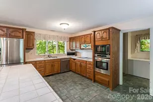 1126 Scenic Cir, Waynesville, NC 28786 - Photo 10