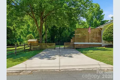 1534 Edgewater Drive, Charlotte, NC 28210 - Photo 38