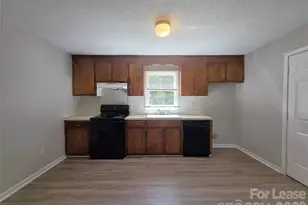 405 S Pinchback Ave, Bessemer City, NC 28016 - Photo 4