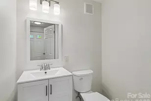 9416 Lexington Cir, Charlotte, NC 28213 - Photo 2