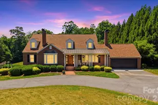 1013 14th Ave Dr NW, Hickory, NC 28601 - Photo 1