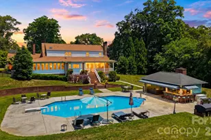 1013 14th Ave Dr NW, Hickory, NC 28601 - Photo 2