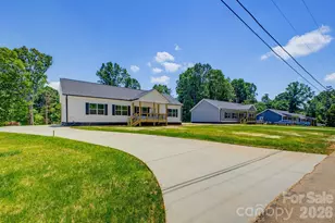 111 Sarah Ave, Newton, NC 28658 - Photo 2