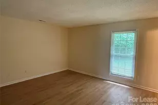 6341 Round Hill Rd, Charlotte, NC 28211 - Photo 8