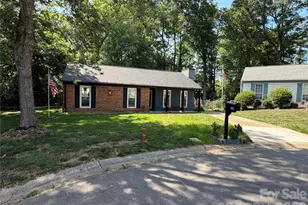 6804 Delta Lake Dr, Charlotte, NC 28215 - Photo 2