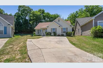 613 Hoskins Ridge Lane, Charlotte, NC 28216 - Photo 2