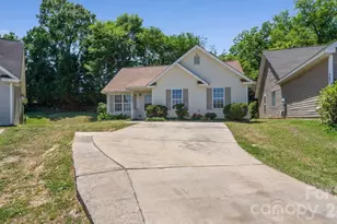 613 Hoskins Ridge Ln, Charlotte, NC 28216 - Photo 2