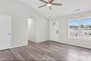 613 Hoskins Ridge Ln, Charlotte, NC 28216 - Photo 4