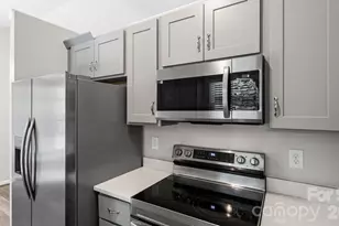 613 Hoskins Ridge Ln, Charlotte, NC 28216 - Photo 10