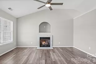 613 Hoskins Ridge Ln, Charlotte, NC 28216 - Photo 6