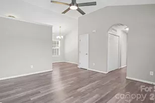 613 Hoskins Ridge Ln, Charlotte, NC 28216 - Photo 14