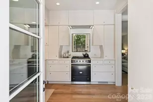 930 Ardsley Rd, Charlotte, NC 28207 - Photo 20