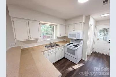 4720 Topsail Court, Charlotte, NC 28212 - Photo 2