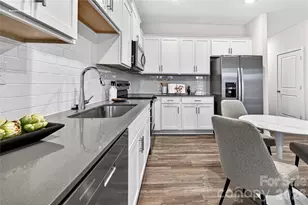 658 13th Ave Dr NE, Hickory, NC 28601 - Photo 4