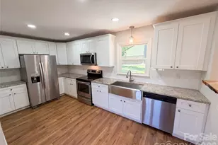 4554 Strangford Ave, Charlotte, NC 28215 - Photo 2