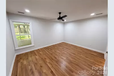 4554 Strangford Avenue, Charlotte, NC 28215 - Photo 4