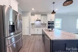 194 Canada Dr, Statesville, NC 28677 - Photo 2