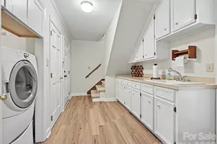 7933 Sunnyvale Ln, Charlotte, NC 28210 - Photo 16