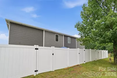 1629 Oak Leaf Drive, Hickory, NC 28601 - Photo 20