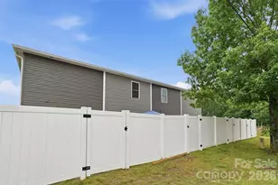 1629 Oak Leaf Dr, Hickory, NC 28601 - Photo 20