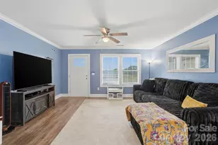 1629 Oak Leaf Dr, Hickory, NC 28601 - Photo 2