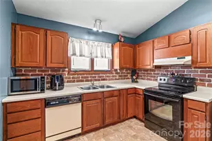 1404 Wellington Hills Cir, Salisbury, NC 28147 - Photo 16