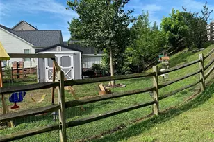 2017 Longhorn Dr, Dallas, NC 28034 - Photo 24