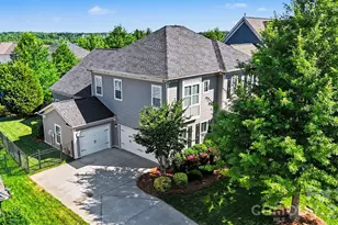221 Hampton Trail Dr, Fort Mill, SC 29708 - Photo 2