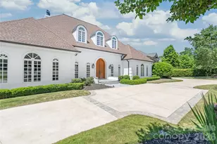 5400 Challisford Ln, Charlotte, NC 28226 - Photo 2
